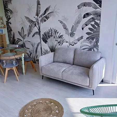 Avec Terrasse Et Parking Privatif, Proche Commerces - Fr-1-675-28