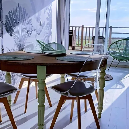 Avec Terrasse Et Parking Privatif, Proche Commerces - Fr-1-675-28