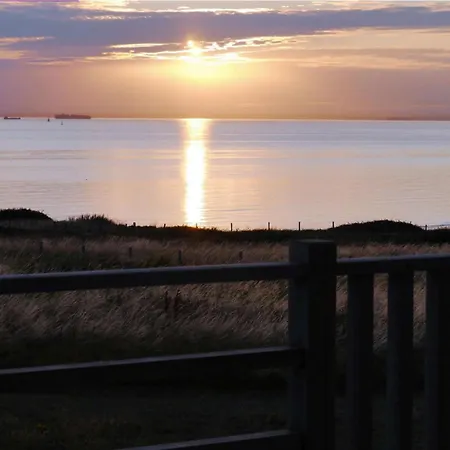 Avec Terrasse Et Parking Privatif, Proche Commerces - Fr-1-675-28 *